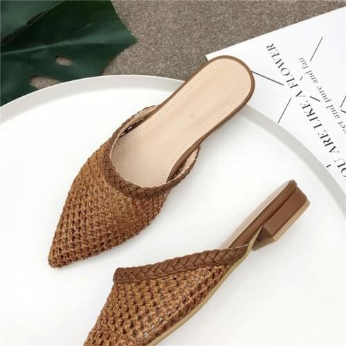 2020 Low Heel Straw Slippers Women Woven Rattan Raffia Sandals Pointed Beach Shoes Lady Vintage Slipper Flat Shoes Slides Sexy