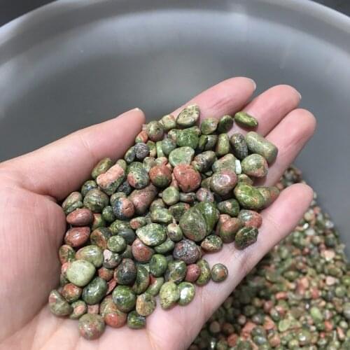 Red and Green Treasure of Natural Sand Gravel Degaussing Ore Crystal