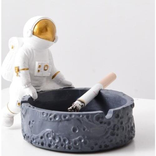 Astronaut Ashtray Home Decor Resin Decorative Centerpieces Cozy Ornament Sculpture Statue Room Decoration Pen Ash Tray