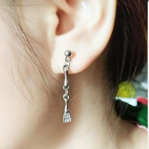 Dangle Earrings Asymmetric Punk Hand and Foot Bone Gothic Silver Color Skeleton Earings Fashion Womens Jewelry 2021 VGE142
