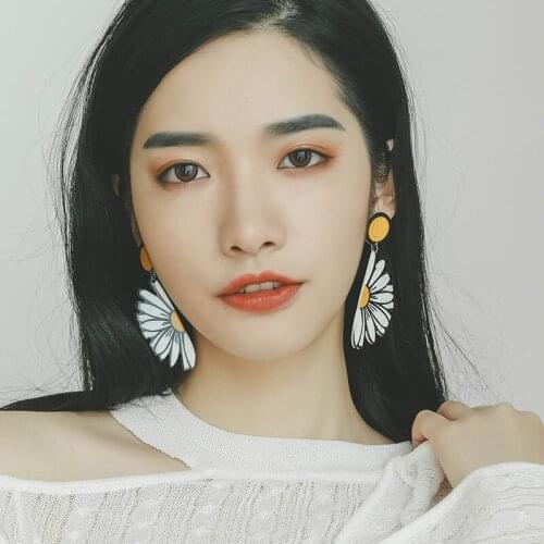 Cute Flower Acrylic Earrings Unique Half Chrysanthemum For Women Bohemian Style Earrings Statement Jewelry Hot Sale New2019
