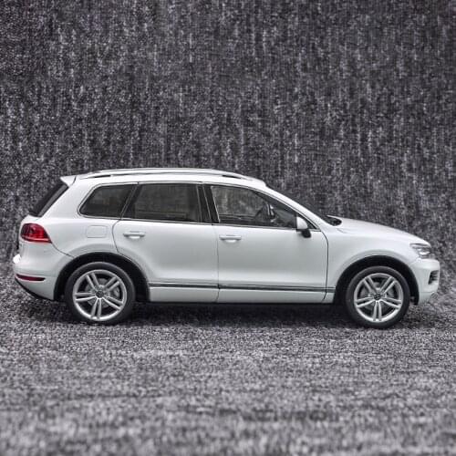 Zakka Collectible Static Craft 1:18 Model Car Alloy Vehicles Home Decor Super Cool Sports Car Birthday Gift GTATSI Touareg SUV