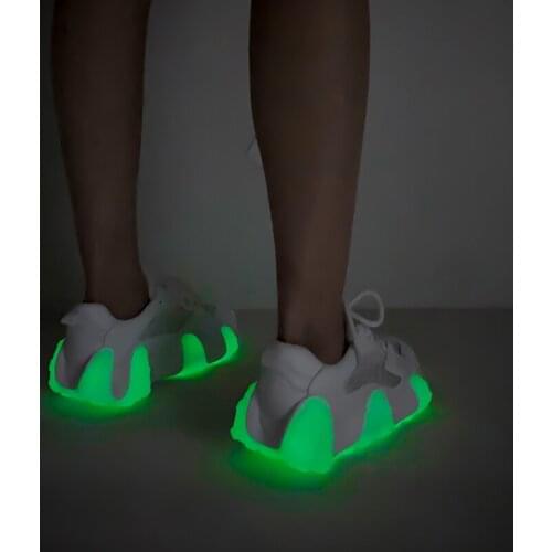 Women Sneakers White Glow Designer Shoes Woman Autumn Winter Chunky Sneakers Fashion Light Dad Shoes Ladies Platform Footwear