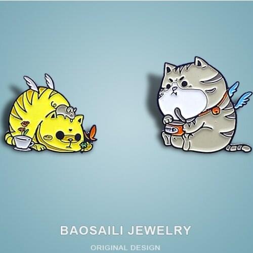 Cute Creative Small Wings Cat Badge Ornaments Enamel Label Pins, Gray Cat Eat Fish Can Mouse Cat Best Friend Brooch