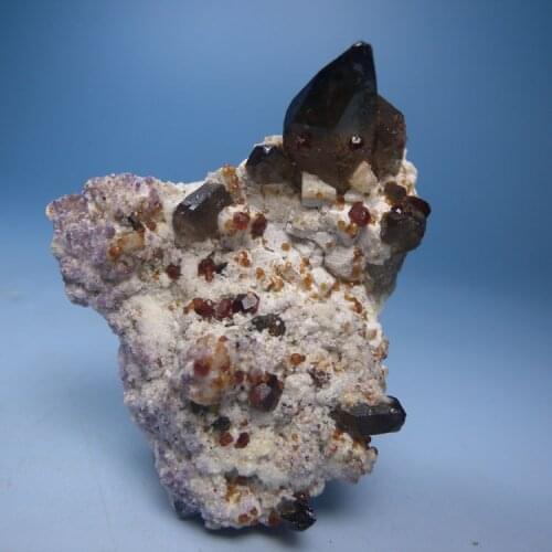 Natural mineral garnet crystal brown crystal fluorite ore rocks crystal head teaching radiation therapy