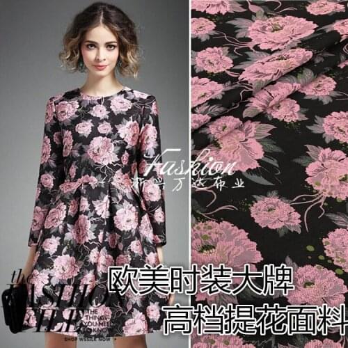 Europe and the United States big elegant roses jacquard yarn-dyed fabric autumn and winter dress coat Tingbu fabric custom