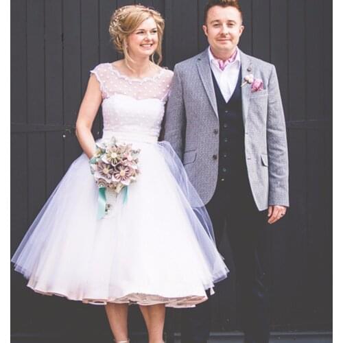 2020 Elegant Women Wedding Dress Short Cap Sleeves Scoop Neckline Tea Length Short Tulle Bridal Gown