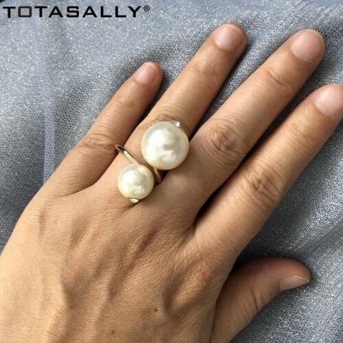 TOTASALLY Fashion Women Finger Ring Big Simulated Pearl Top Rings Rhinestone Ladies Rings Gifts Jewelry anillos de mujeres