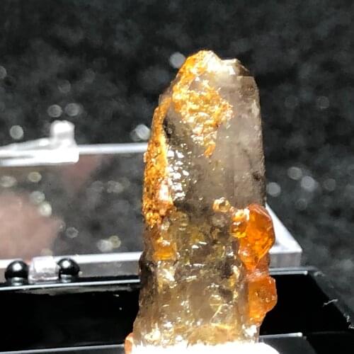 100% natural garnet and crystal mineral specimen stone decoration crystal healing energy geology teaching collection (send box)