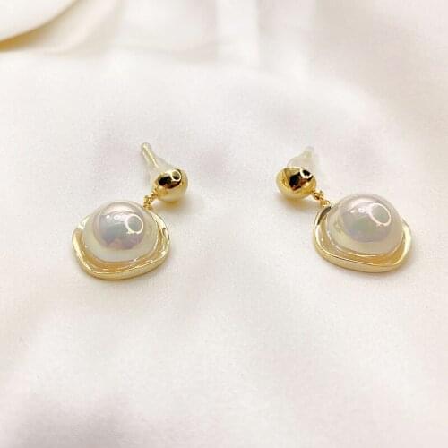 The new Japanese and Korean small fresh gold fashion earrings women set white pearl temperament earrings