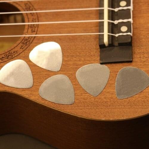 100Pcs Silver Guitar Picks Metal Electric Guitar Bass Picks Stainless Steel Plectrums No Logo Printing Heart Shape