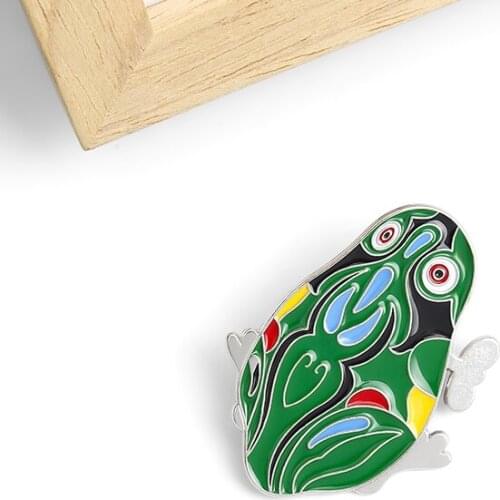 Cartoon green Frog Brooches Jumping leaping Frog Green Color Animal Brooch Pin for Women Enamel Pins bag backpack badge jewelry