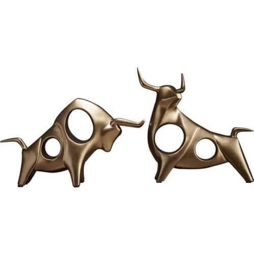 Modern Figurines Red and Black Bull Sculpture Resin Simulation Animal Statue Living Room Bookcase Crafts Accessories Home Decor