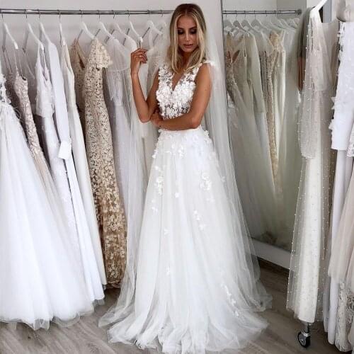 Deep V-neck Cap Sleeves Wedding Dresses with 3D Flowers Buttons Open A Line Floor Length Appliques Tulle Bridal Gowns 2021