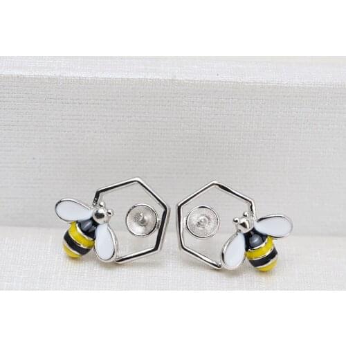 QIAOBEIGE 3pcs/lot DIY Pearl Accessory 925 Silver bee stud earrings Exquisite men women insect sweater chain factory straight