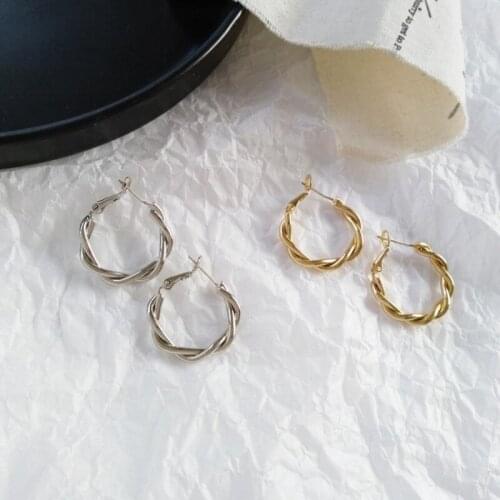 Fashion hot metal twist stud earrings small temperament braided geometry senior earrings jewelry accessories