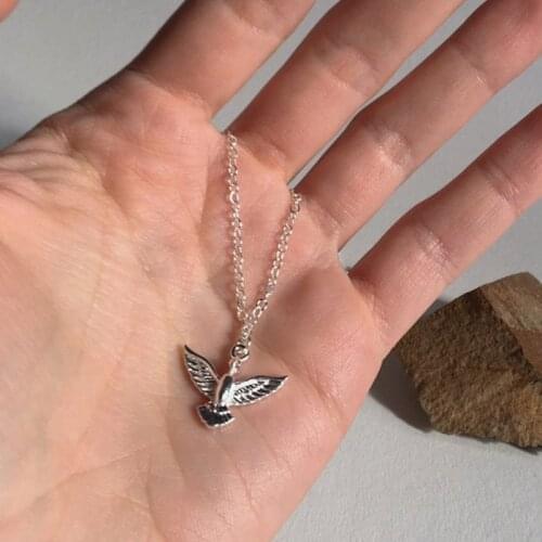 Creative Punk Dove Pendant Necklace For Women Elegant Gold Clavicle Chain Accessories Fashion Lady Party Jewelry Gift