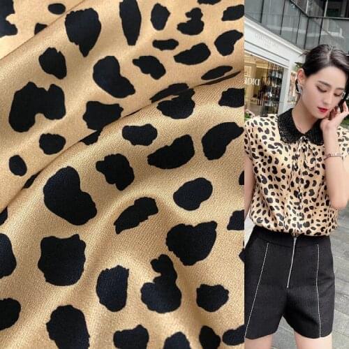 New leopard print fashion blogger milk coffee bottom silk fabric digital printing natural mulberry silk haute couture sewing