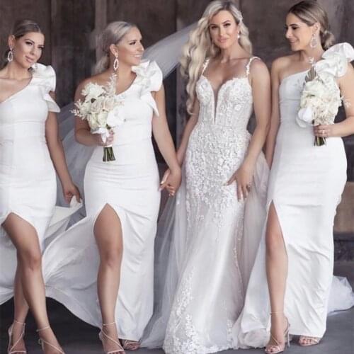 White Bridesmaid Dresses A-Line One Shoulder Side Split Ruffles Sleeveless Floor Length Wedding Party Gowns Custom Made 2021