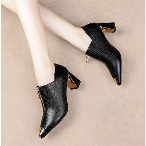 SHEBUYER Leather Pumps