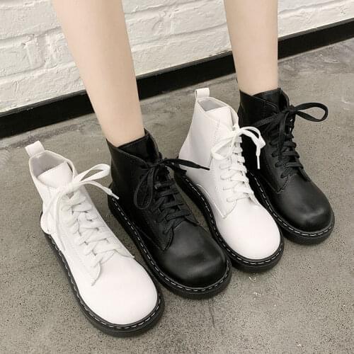 Fashion British Style Martin Boots Female Students Autumn and Winter New Korean Wild Lace Ins Flat Big Head Boots Women
