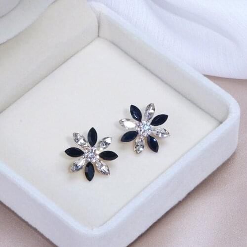 New Fashion Elegant Big Flower Shape Stud Earring For Women Girls Shiny Crystal Wedding Party Earrings Female Jewelry Gifts