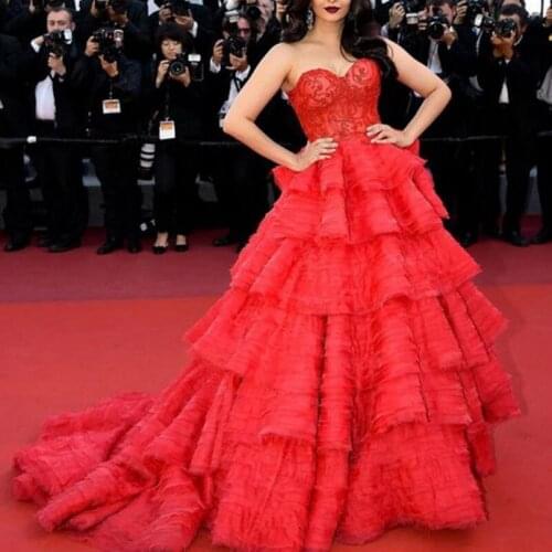 Red tTug-Tail Evening Dress, Breast-Wipe Bridal Dress, Layered Tug-Tail Red Carpet Walk-Show Dress