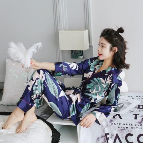 2018 autumn womens pajamas sets with flower print fashion luxury female faux silk two pieces shirts + pants nighties sleepwear