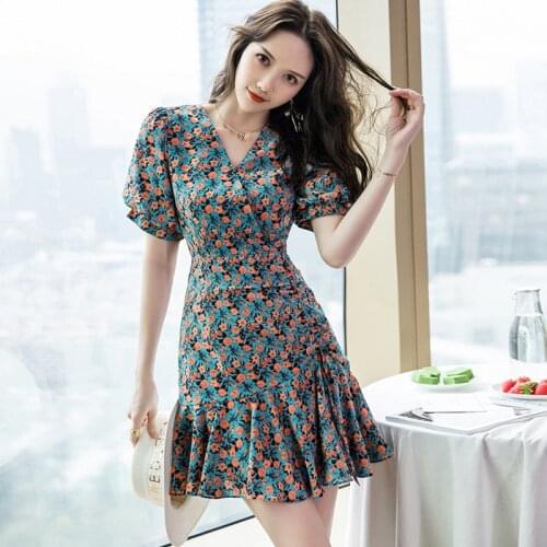 New Arrival Fashion Summer Beach Mini Dress Ladies Sweet Sexy V-Neck Flower Print Lantern Sleeve Ruffle Shirring Vacation Dress