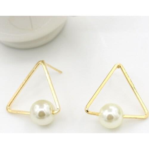 Golden Metallic Triangle Black & White Simulated Pearl Bead Personality Stud Earrings Fashion piercing Jewelry for Women