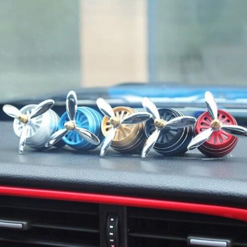 Car Smell LED Mini Conditioning Vent Outlet Perfume Air FreshenerClip Fresh Aromatherapy Fragrance Alloy Auto Good Accessories