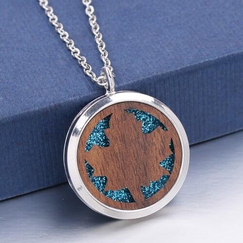 1pc New Hollow Floating Maple Leaf Wooden Locket Pendant Jewelry Aroma Perfume Fragrance Essential Oil Diffuser Locket Necklace