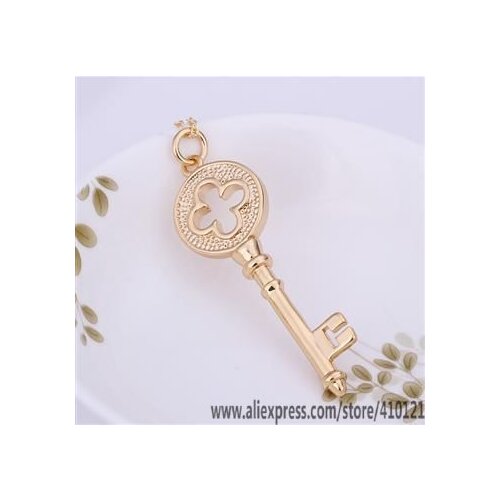 P271_2 Lucky Charm Silver Color Pendants For Women Jewelry Necklace Girl Lady Accessories Fashion Pendant Golden Clover Key