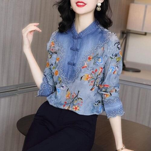 New Chinese mothers dress shirt womens dress spring Chinese style retro pan button floral denim stitching silk like top