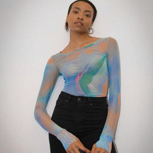 Tops de malla transparentes para mujer, elegantes camisetas ajustadas con cuello redondo y manga larga con estampado Tie Dye