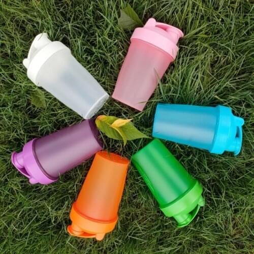 Frosted Plastic Water Bottle Portable Bottle Fruit Juice Outdoor Sport Travel Camping Bottle Canecas With Stirring Ball Cocina