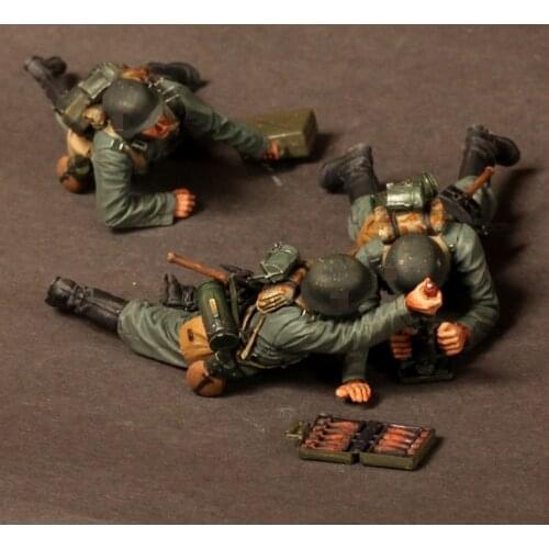 WWII German Army 3-Person Kit Model 1:35
