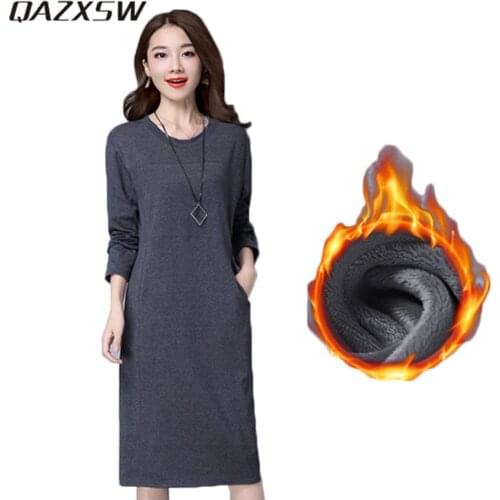 QAZXSW 2019 New Thick Plus Size Winter Dresses Women Pullover Pocket Warm Velvet Long Dresses Casual Sportwear Vestido HB426