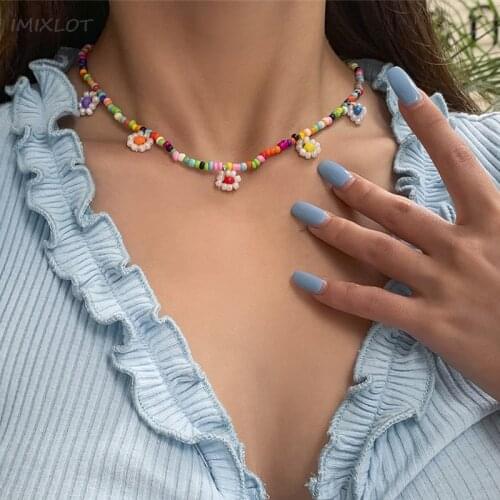 2021 New Boho Multicolor Daisy Flower Pendant Resin Beaded Choker Necklace for Women Girls Travel Beach Aesthetic Jewelry