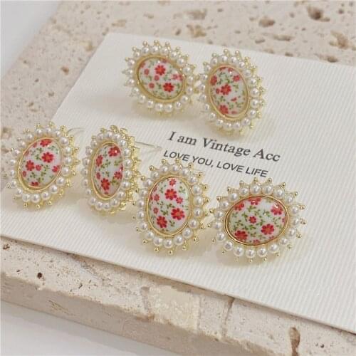 AOMU Korea Vintage Beige Red Imitated Pearl Metal Oval Floral Earrings Irregular Geometric Reflective Stud Earrings for Women
