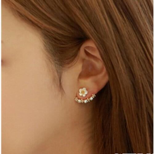 2018 Korean version of jewelry earrings small daisy flowers hanging earrings high-end jewelry wholesale womens best gift