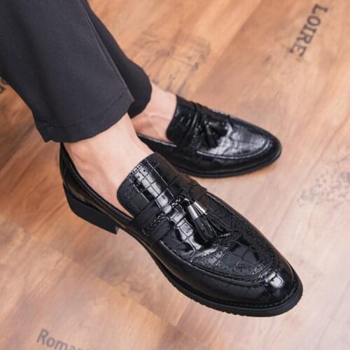 Shoes Elegant Moccasins Men slip on Casual tassel Loafers Flat Party Dress Shoes outdoor Handmade Loafers Male Moccasins