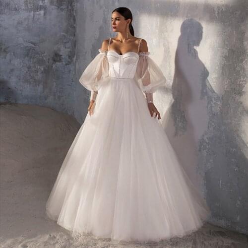 Tulle Wedding Dresses A Line Lace Appliques Spaghetti Straps Button Illusion Sweetheart Vestido De Noiva Bridal Gown Court Train
