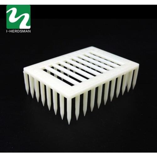 2 Pcs New Bee Plastic Cage Wang Buckle Cover King Cage Prisoners Needle Cage Wang Cartridge Apiculture Tools Beekeeping Equip