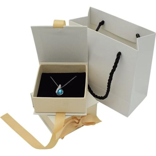 2019 New Fashion Jewellery Box Organizer Necklace Bracelet Bangle Box Cases Display/Storage Packaging China Custom Jewelery Case