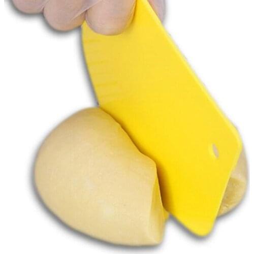 Non-Slip Dough Scraper Cream Spatula DIY Pastry Cutters Fondant Dough Scraper Cake Cutter Pastry Baking Tool Kitchen Accessories