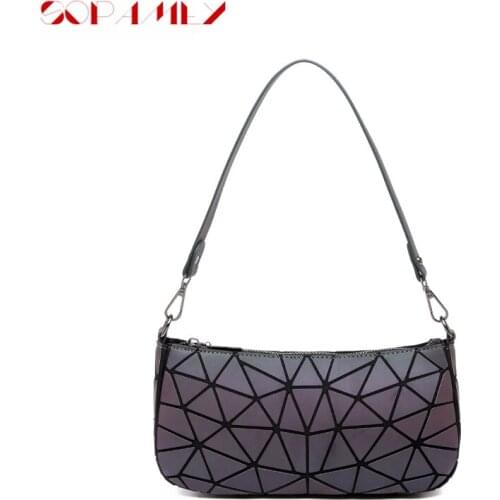 New Women Luminous Chain Crossbody Bag Ladies Leather Geometric Shoulder Bags High Quality Holographic Female Messenger Bags Sac