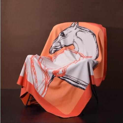 Luxury Hot Selling Flannel Blanket Fashion Horse Printed Design Nap Throw Blanket Warm Microfiber Blanket Travel Sofa Cover