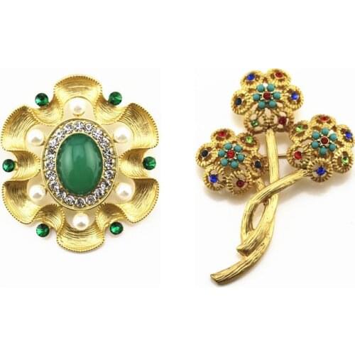 New European and American retro style matte gold inlaid semi-precious stone ladies anti-light fashion brooch