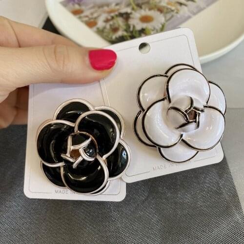 Muylinda Camellia Flower Imitation Pearls Brooch Vintage Rhinestone Brooches Jewelry Women Banquet Party Pins Clothes Clip Pin